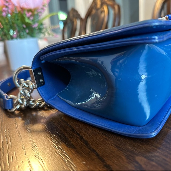 💗SOLD 💗 Patent Calfskin Quilted Medium Plexiglass Boy Flap Blue - Picture 6 of 13